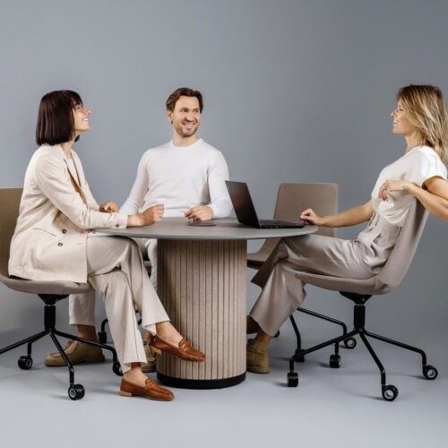 meeting-tables-parthos-people-photos-3-hd_1691736505_1920x1080_ff_90